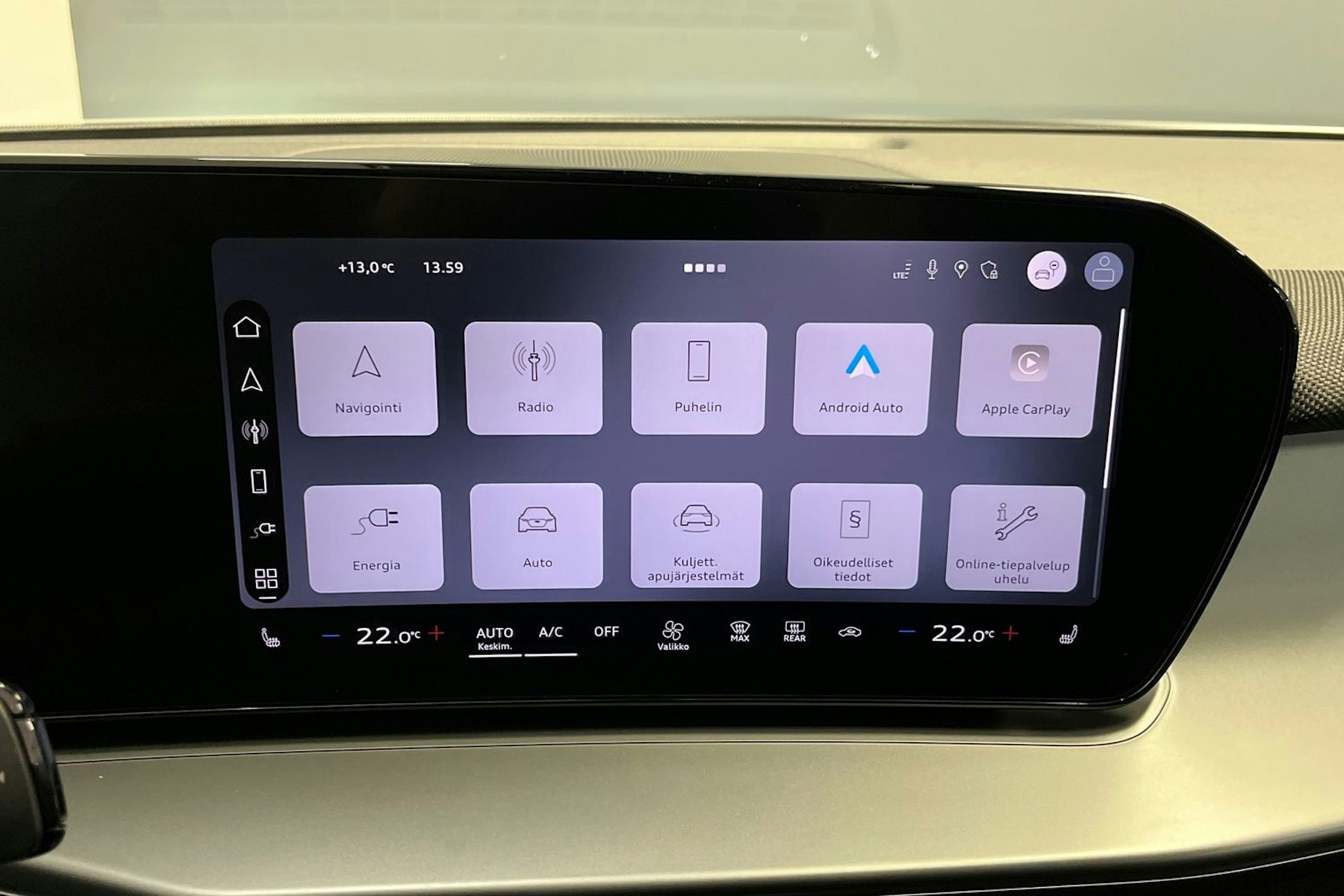 valkoinen Audi Q3 2025 kuva 8.