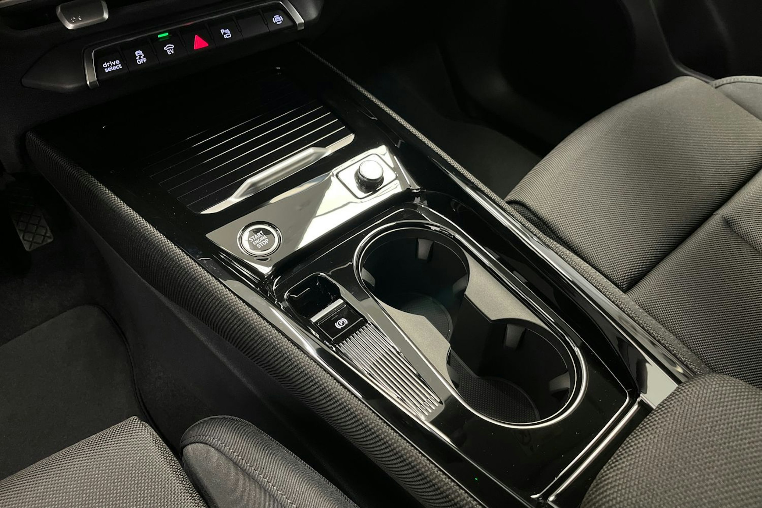 valkoinen Audi Q3 2025 kuva 11.