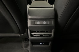 valkoinen Audi Q3 2025 kuva 12.