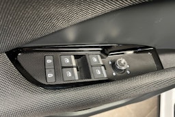 valkoinen Audi Q3 2025 kuva 13.