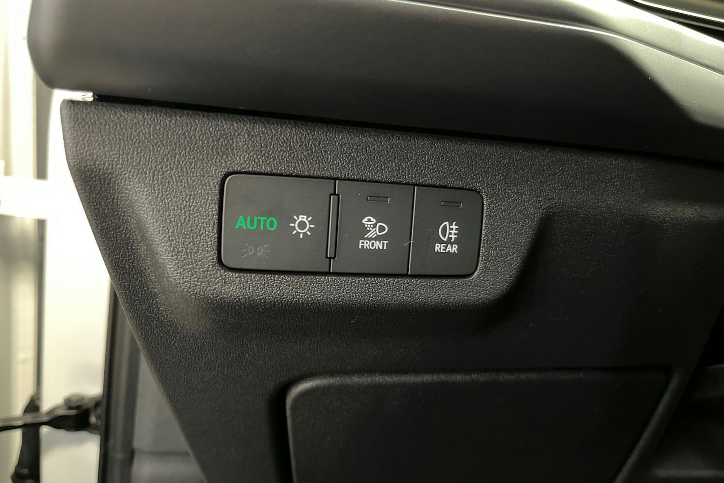 valkoinen Audi Q3 2025 kuva 14.