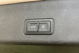 valkoinen Audi Q3 2025 kuva 16.