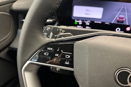 tamborra harmaa Audi Q3 2026 kuva 9.