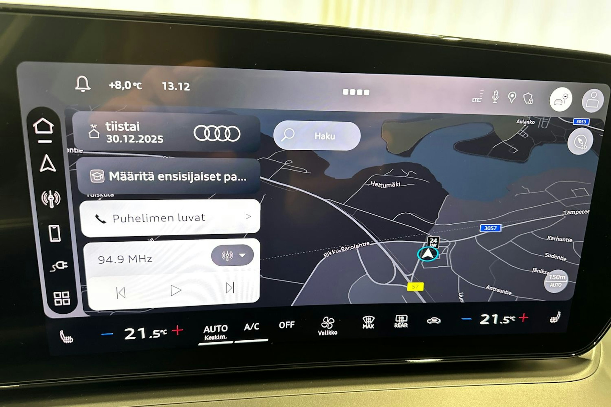 tamborra harmaa Audi Q3 2026 kuva 12.