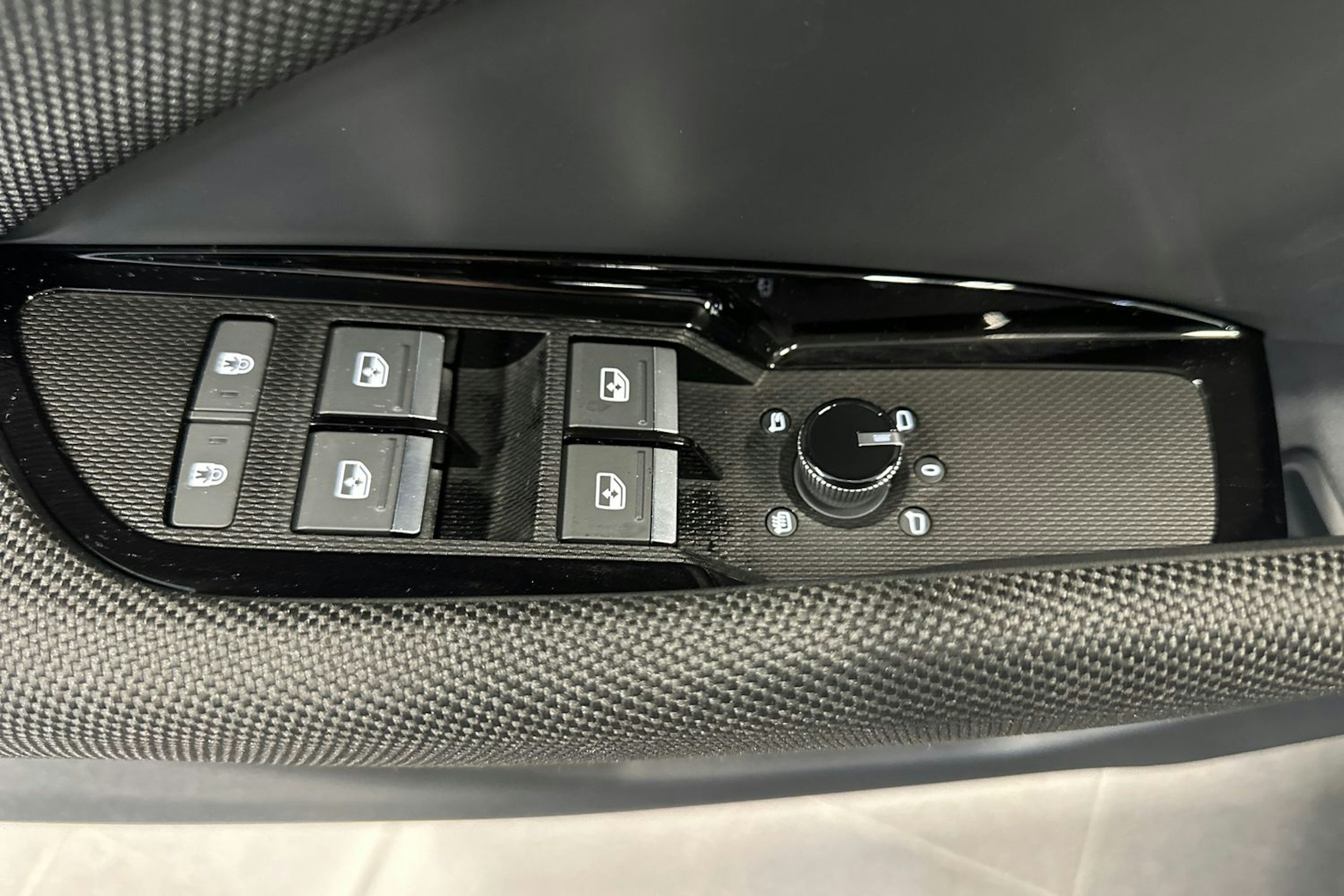 tamborra harmaa Audi Q3 2026 kuva 22.