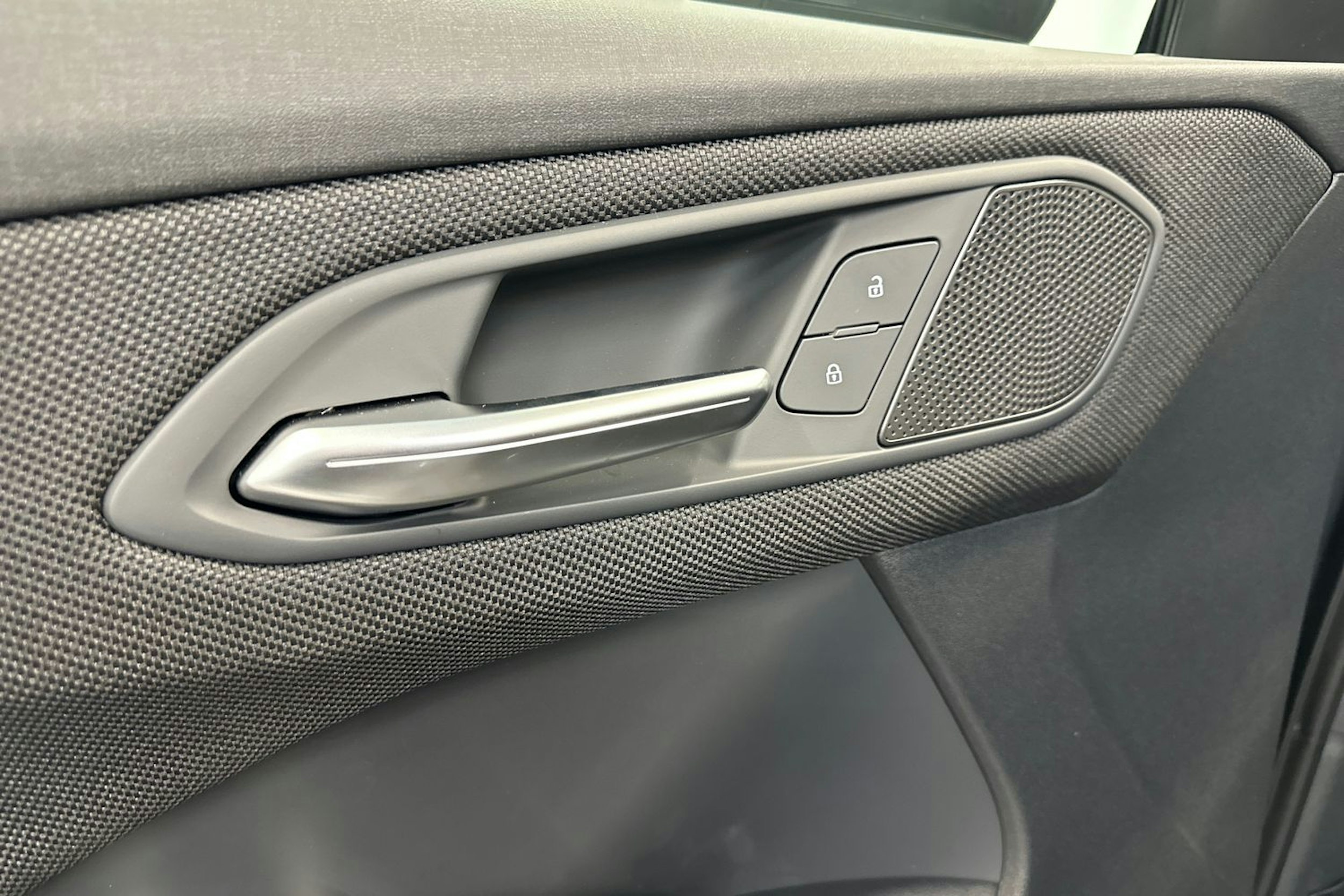 tamborra harmaa Audi Q3 2026 kuva 23.