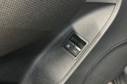 tamborra harmaa Audi Q3 2026 kuva 25.