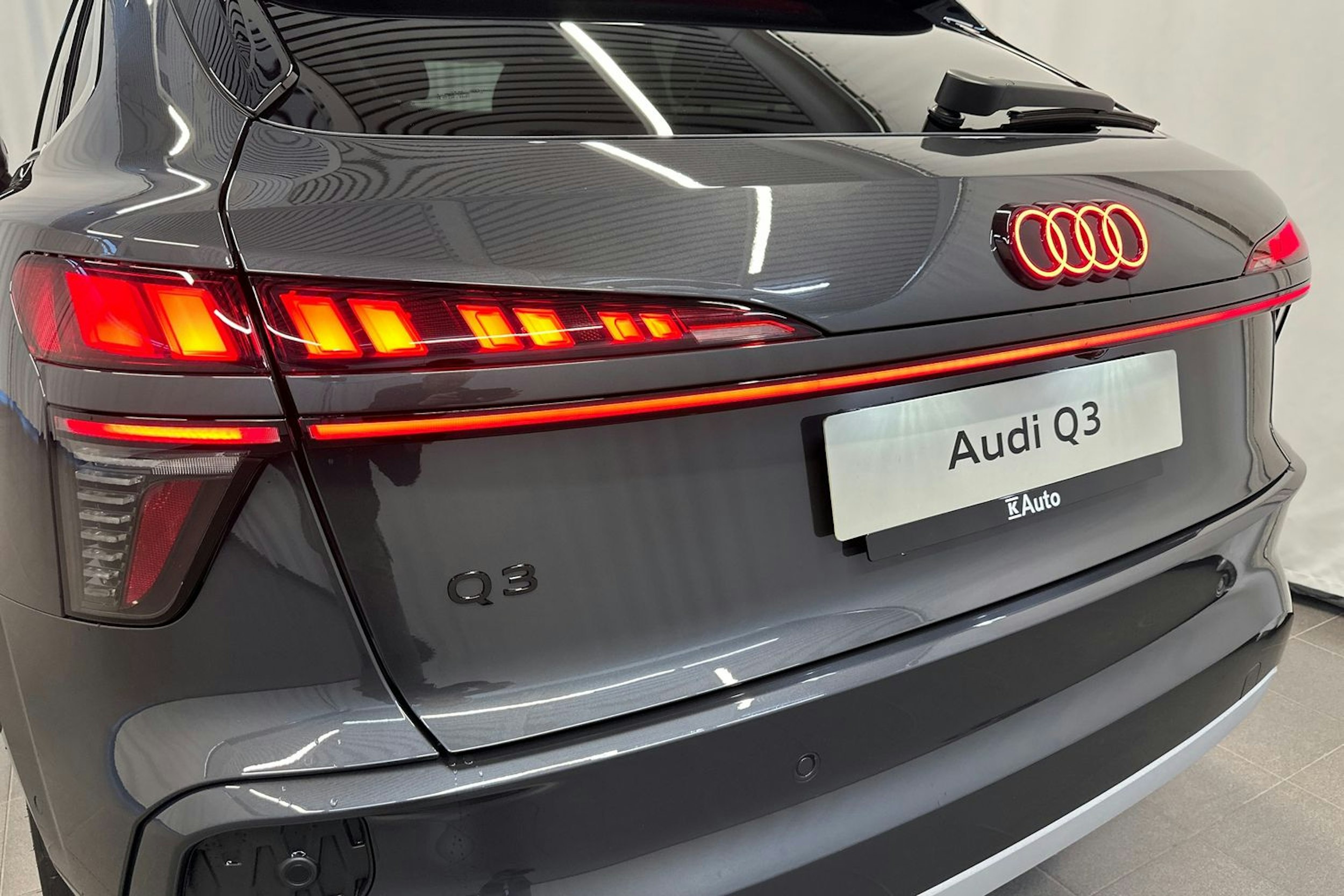 tamborra harmaa Audi Q3 2026 kuva 29.