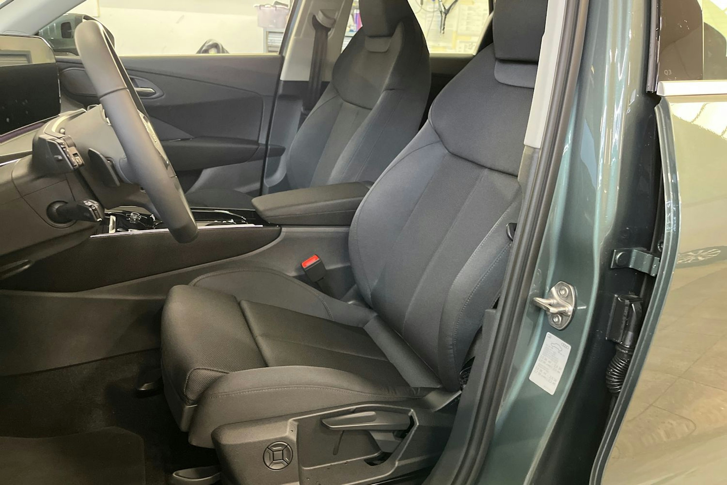 sage vihreä Audi Q3 2025 kuva 3.