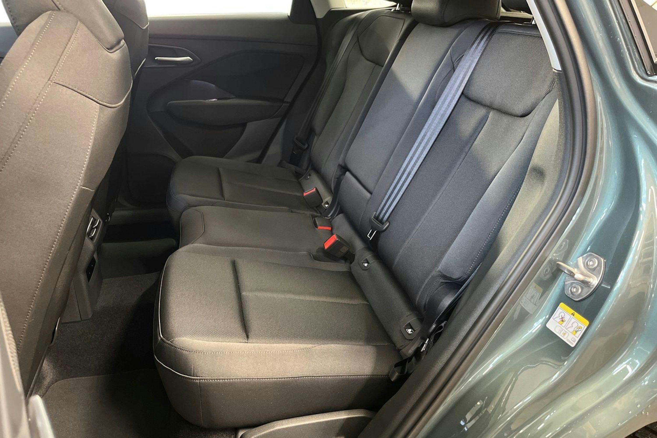 sage vihreä Audi Q3 2025 kuva 4.