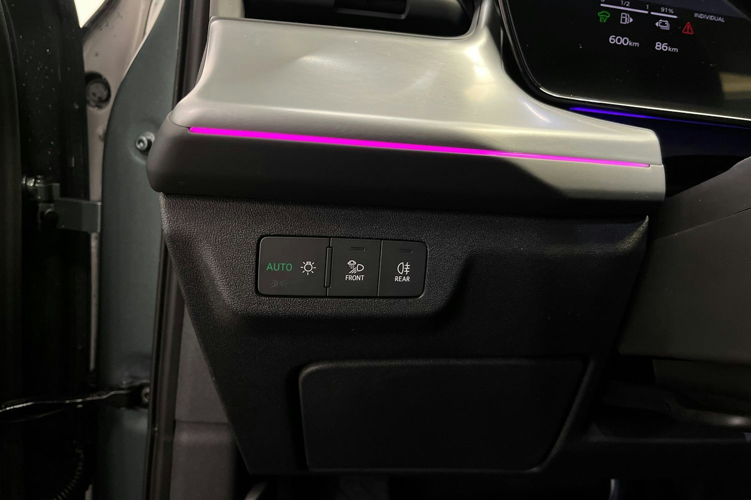 sage vihreä Audi Q3 2025 kuva 11.