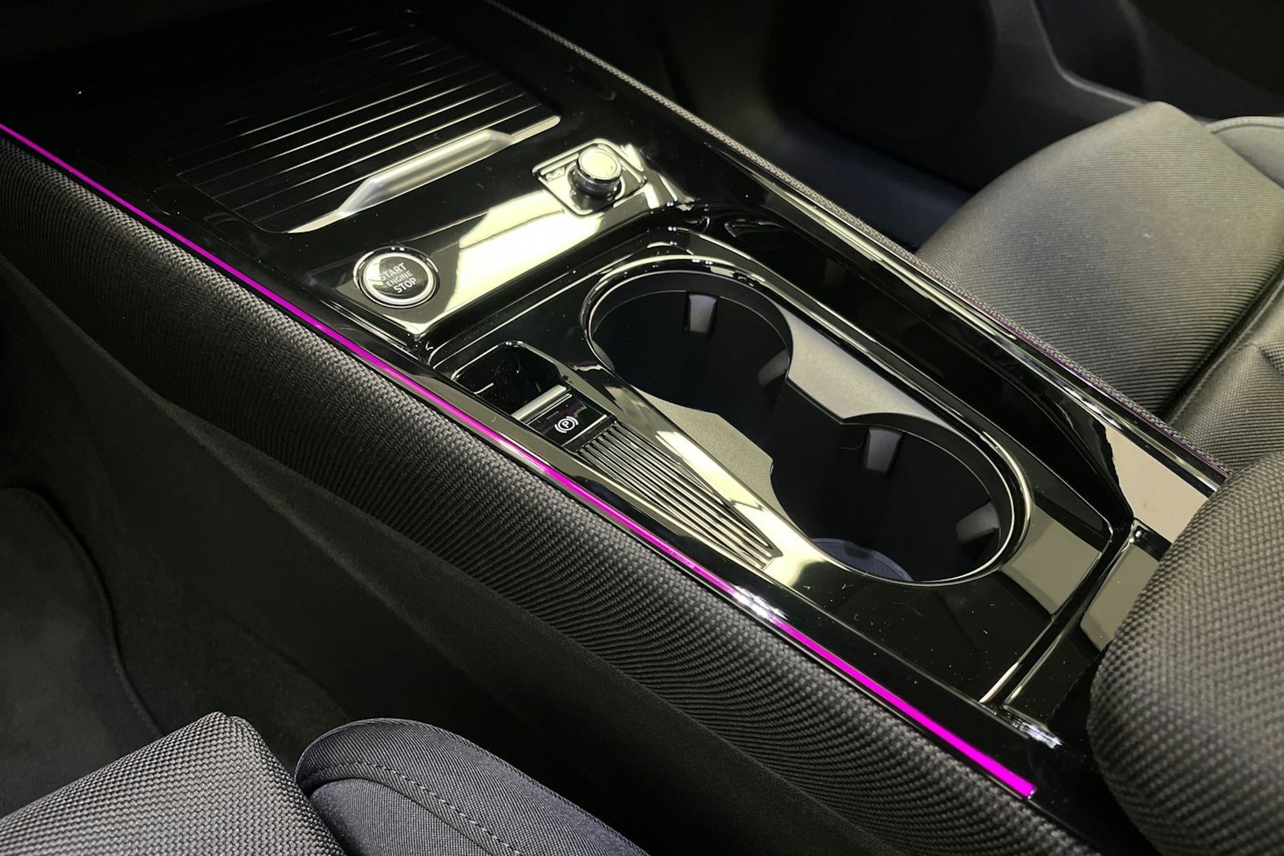 sage vihreä Audi Q3 2025 kuva 12.