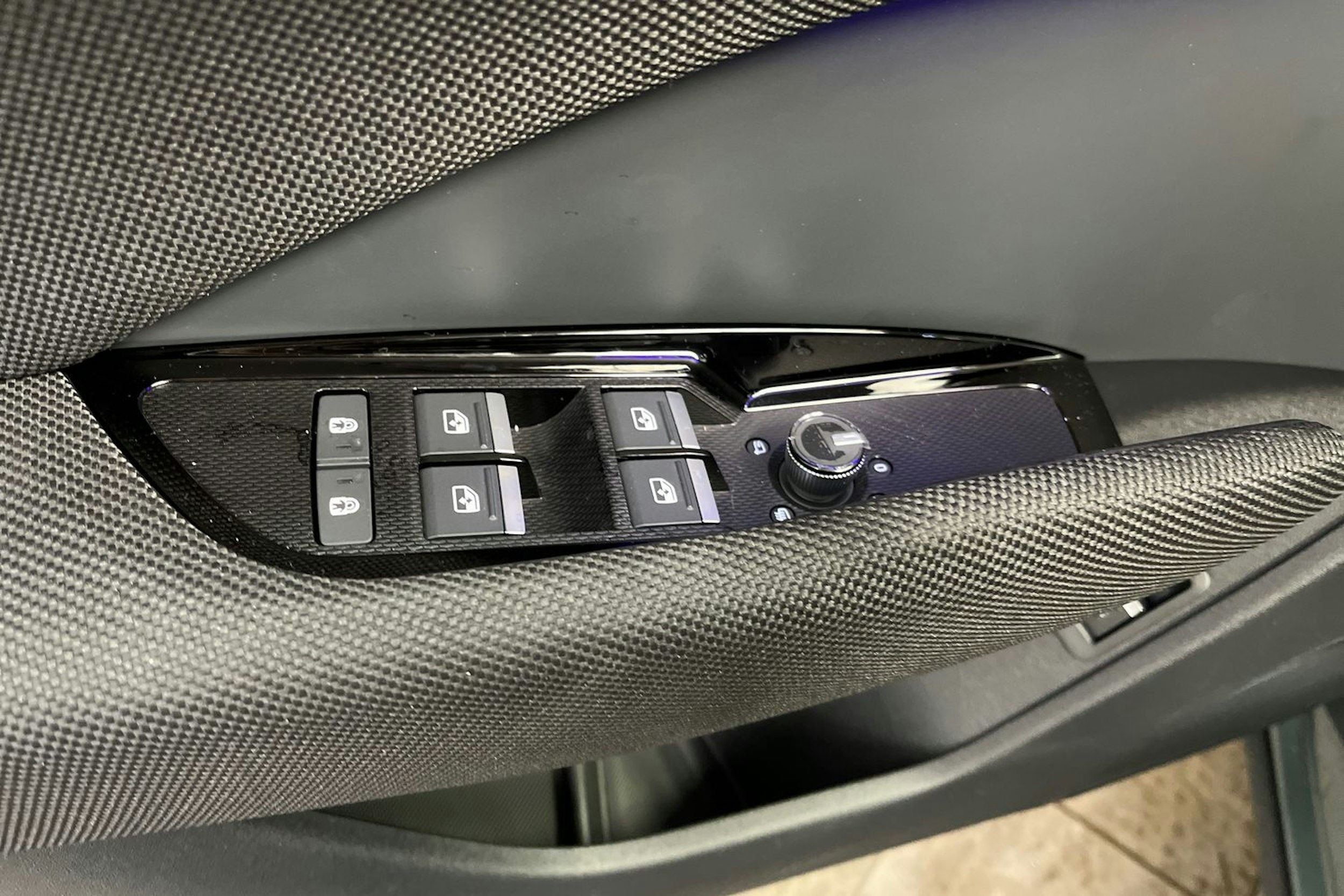 sage vihreä Audi Q3 2025 kuva 13.