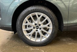 sage vihreä Audi Q3 2025 kuva 16.