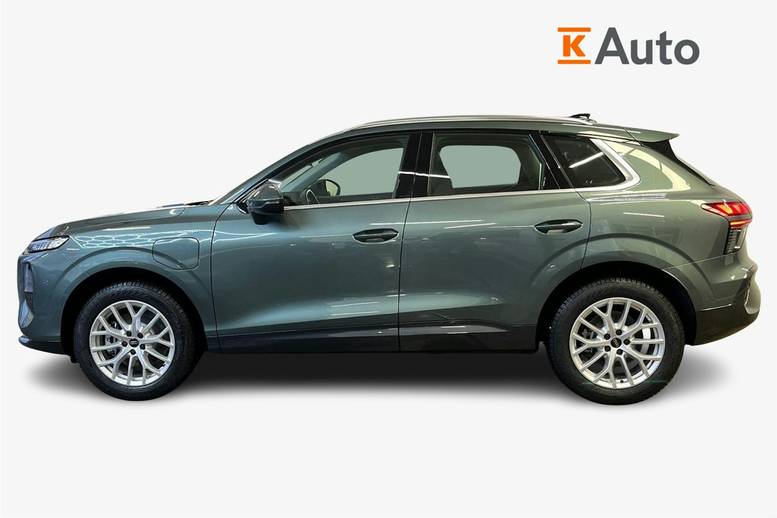 sage vihreä Audi Q3 2025 kuva 17.