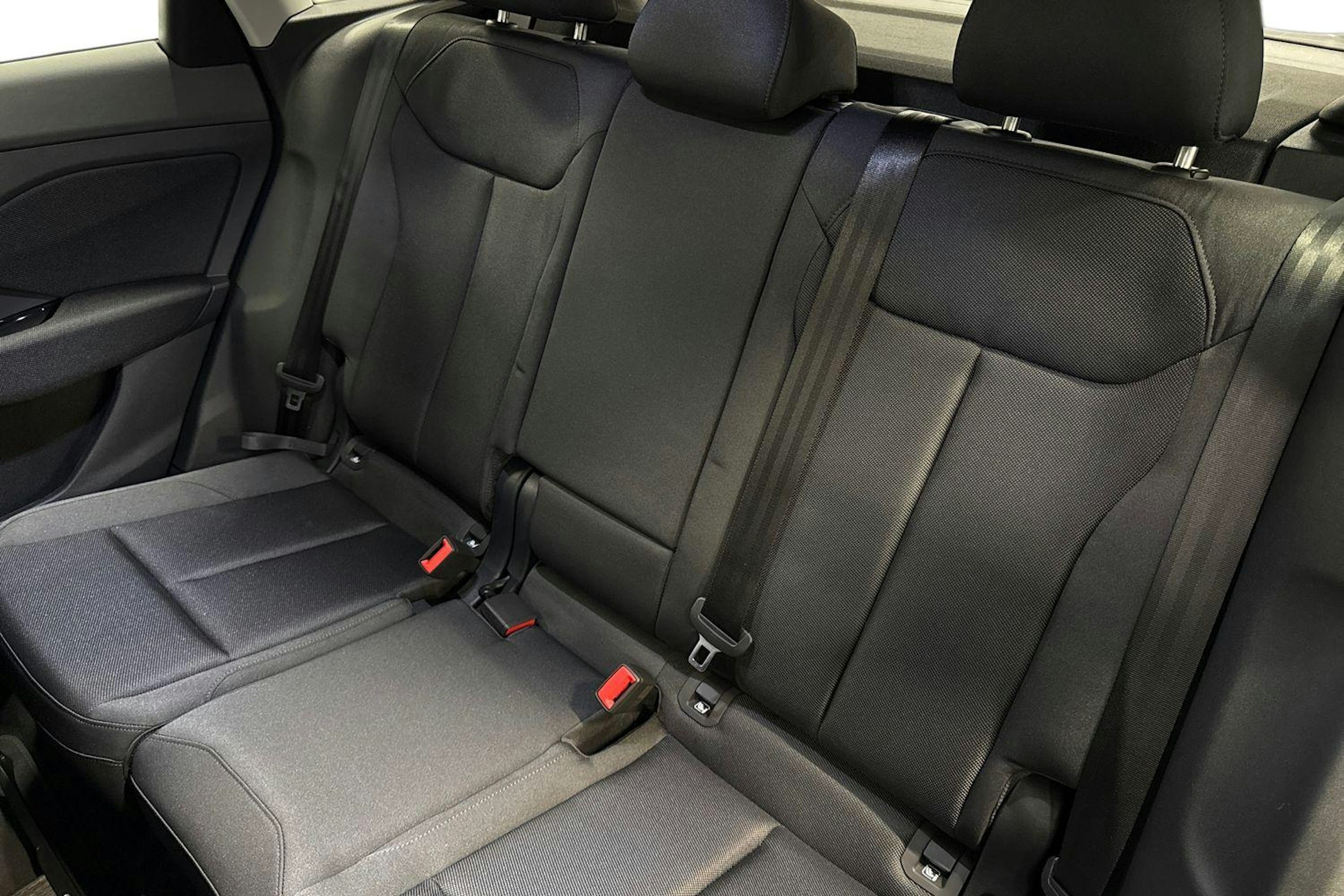 met. vihreä Audi Q3 2025 kuva 8.