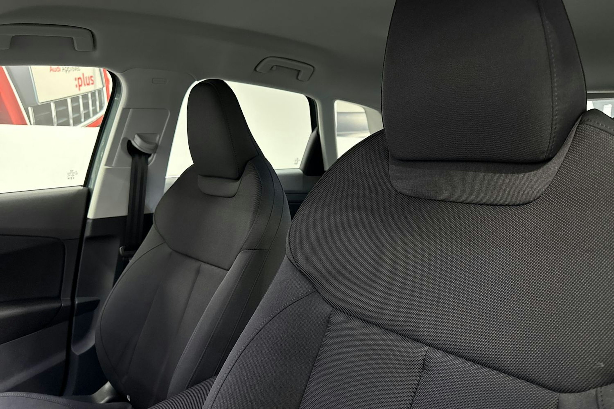 met. vihreä Audi Q3 2025 kuva 12.