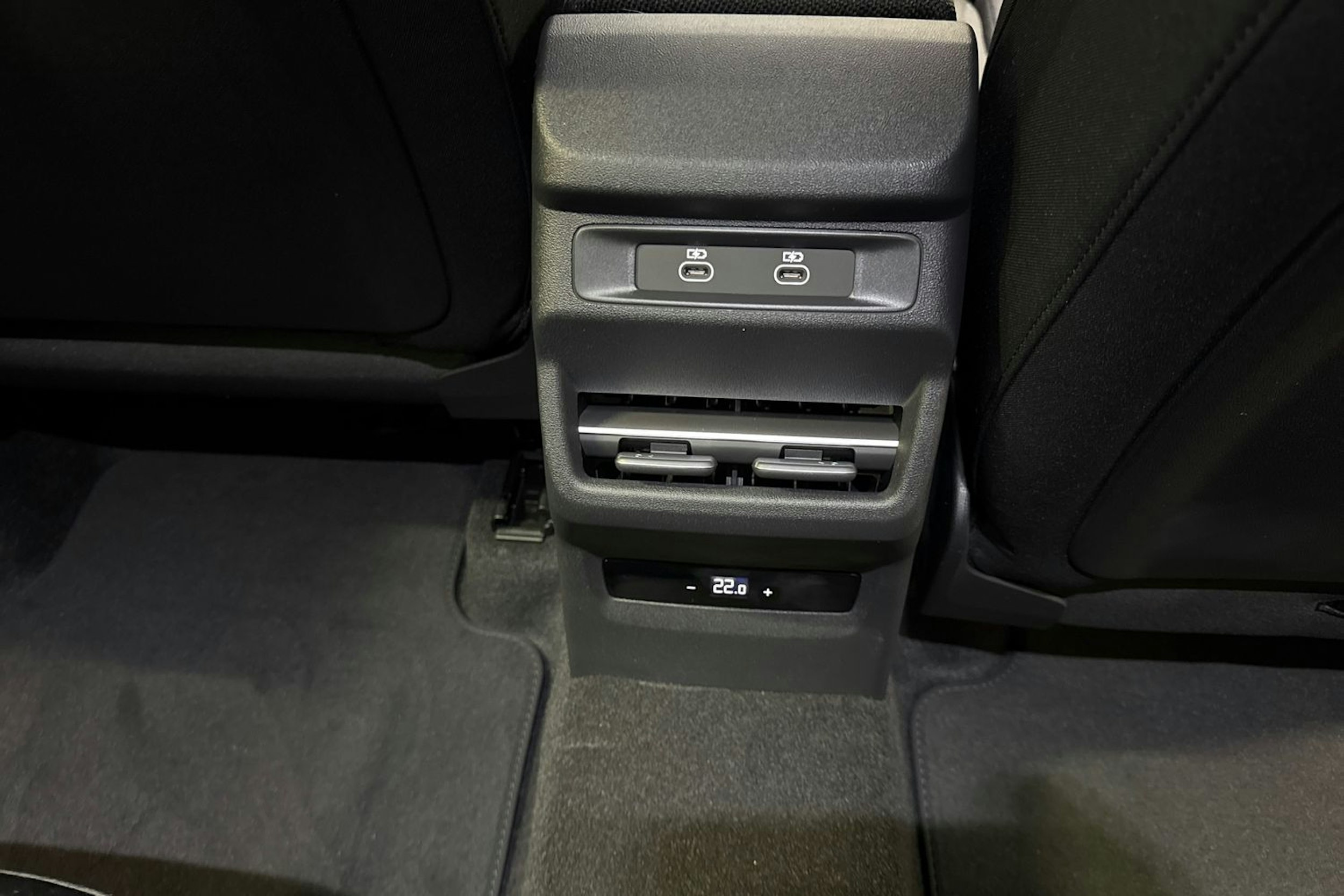 met. vihreä Audi Q3 2025 kuva 14.