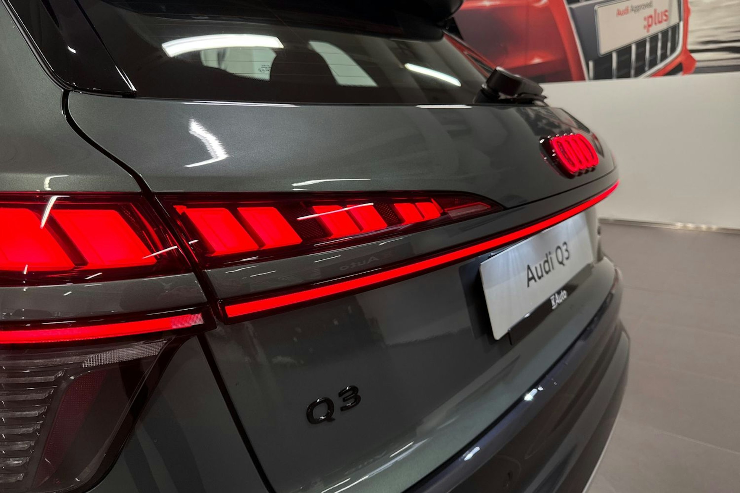 met. vihreä Audi Q3 2025 kuva 15.