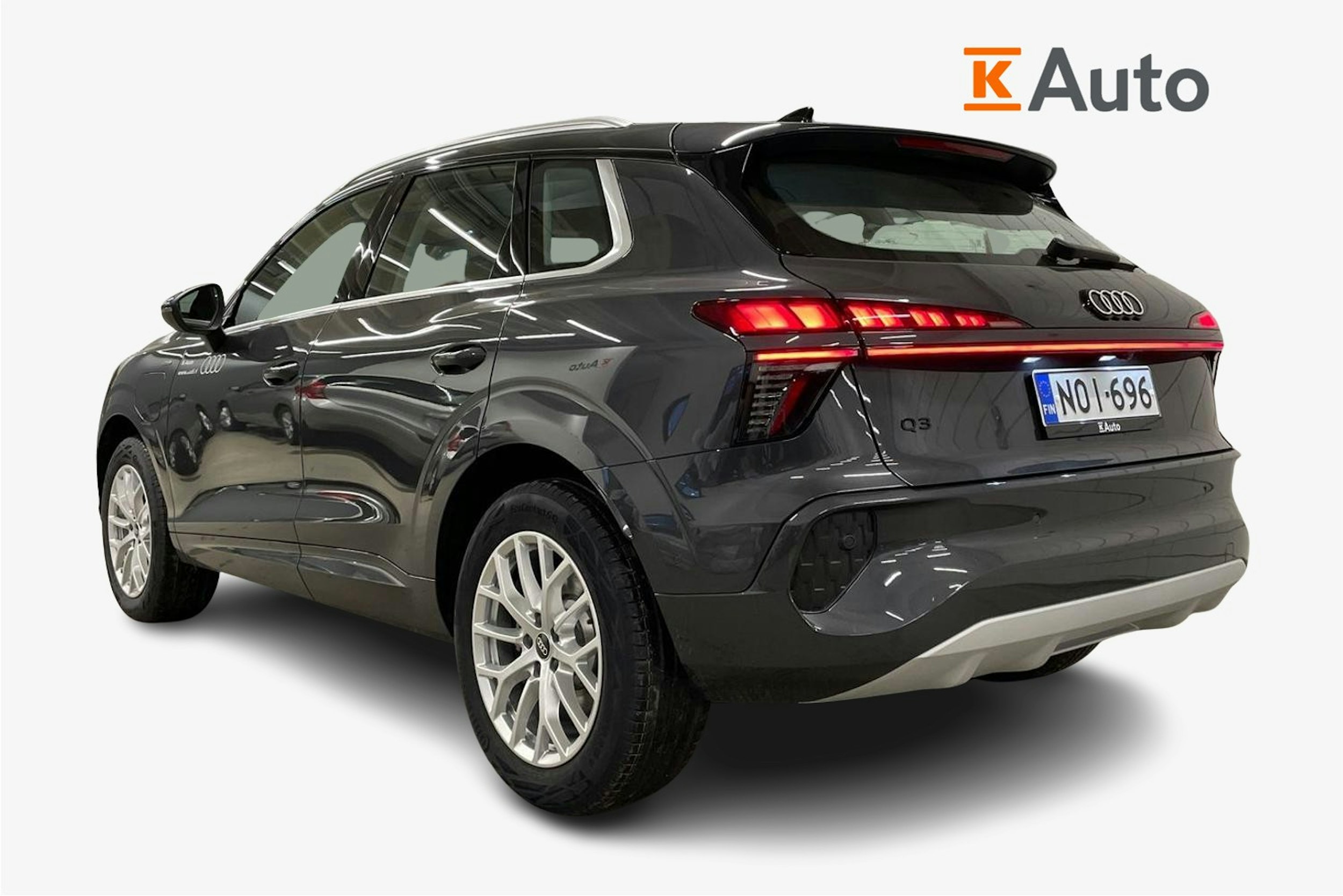 harmaa Audi Q3 2025 kuva 2.