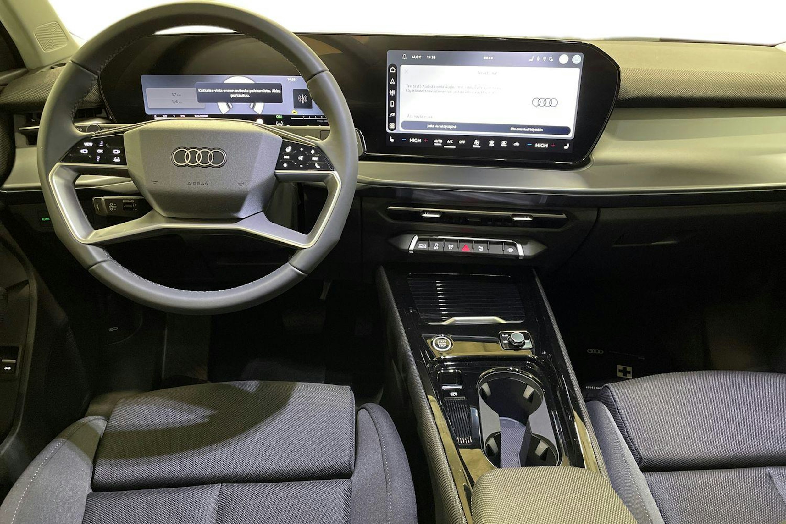 harmaa Audi Q3 2025 kuva 7.