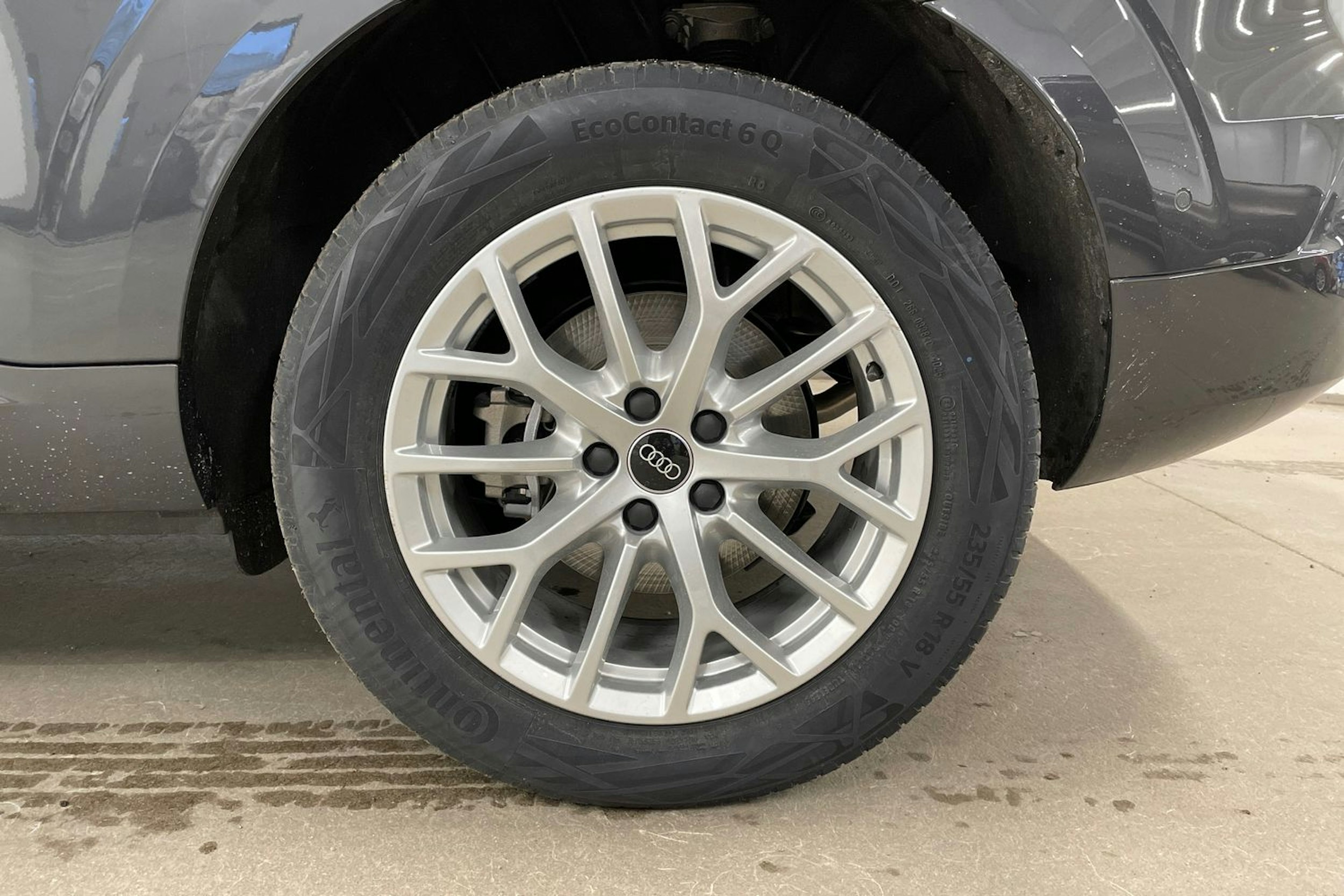 harmaa Audi Q3 2025 kuva 10.