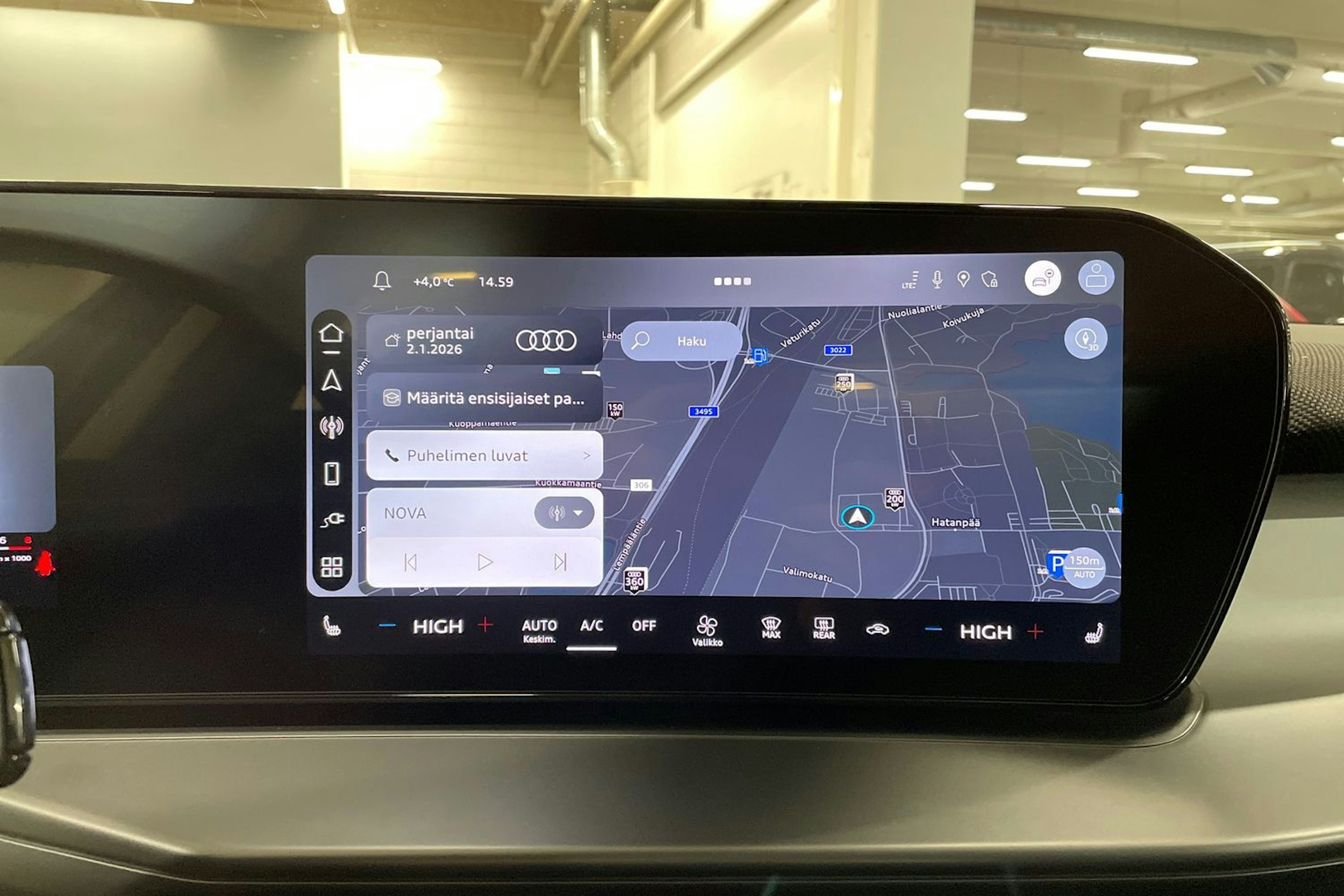 harmaa Audi Q3 2025 kuva 13.