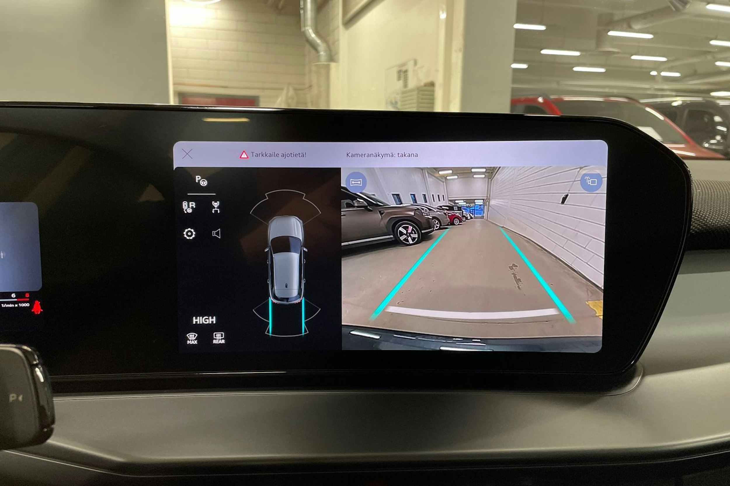 harmaa Audi Q3 2025 kuva 14.