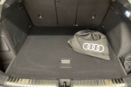 harmaa Audi Q3 2025 kuva 17.