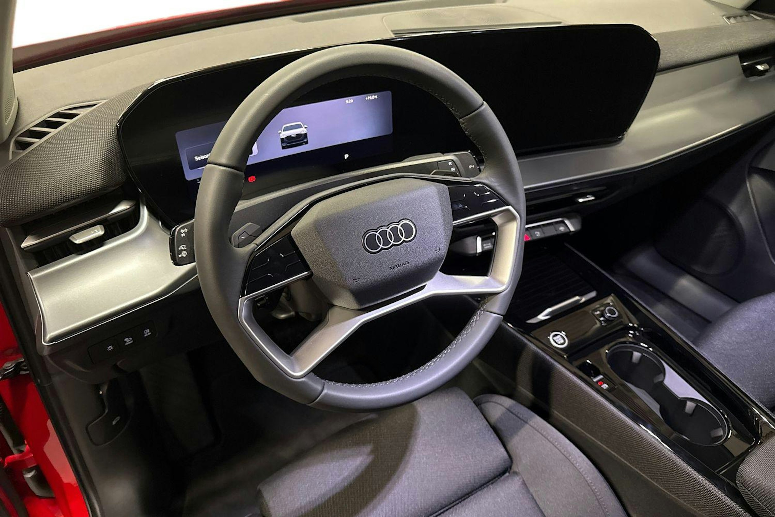 met. punainen Audi Q3 2025 kuva 6.