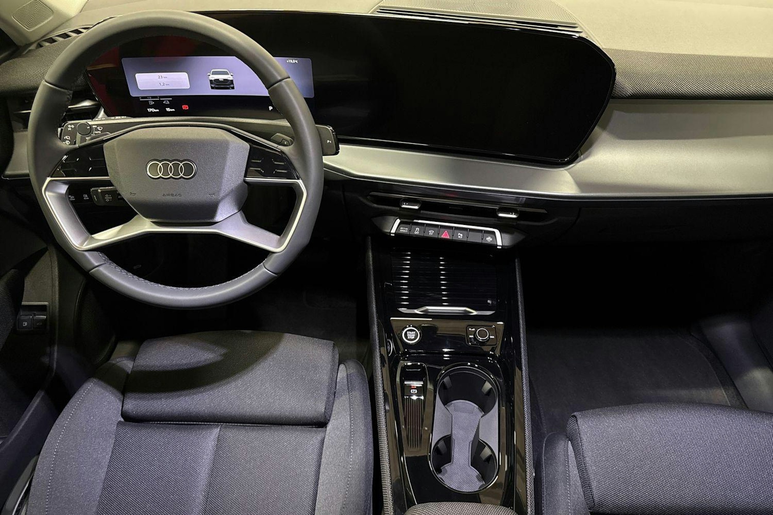 met. punainen Audi Q3 2025 kuva 7.