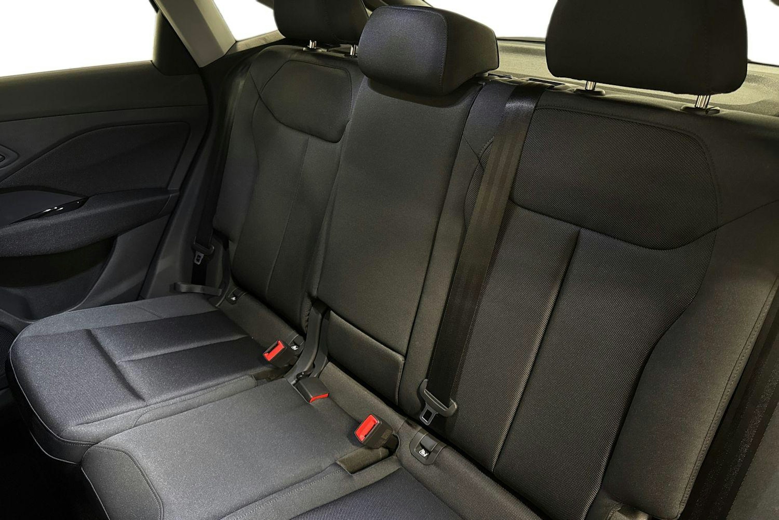 met. punainen Audi Q3 2025 kuva 8.