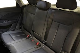 met. punainen Audi Q3 2025 kuva 8.