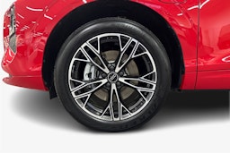 met. punainen Audi Q3 2025 kuva 9.