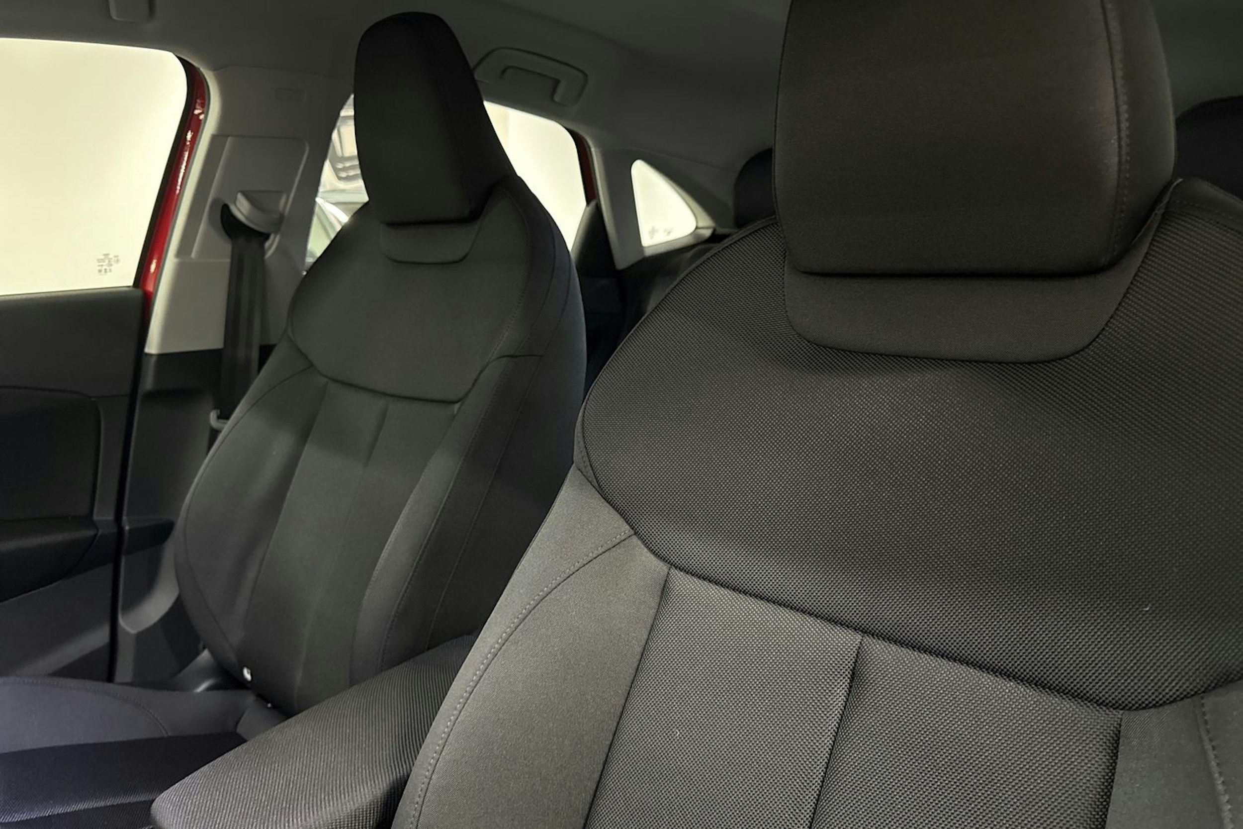 met. punainen Audi Q3 2025 kuva 13.