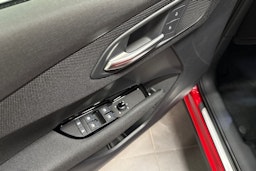 met. punainen Audi Q3 2025 kuva 14.