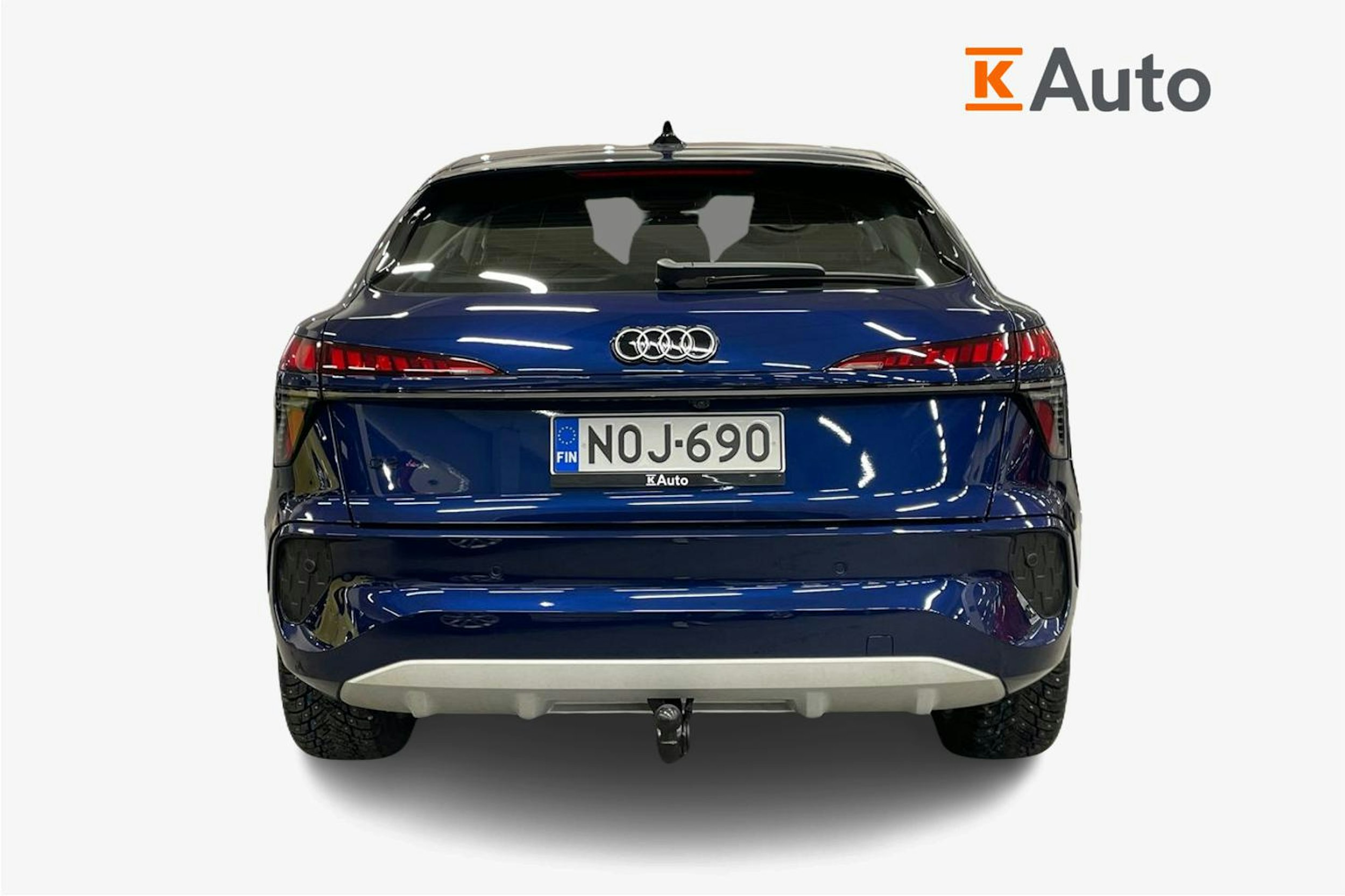 sininen Audi Q3 2025 kuva 3.