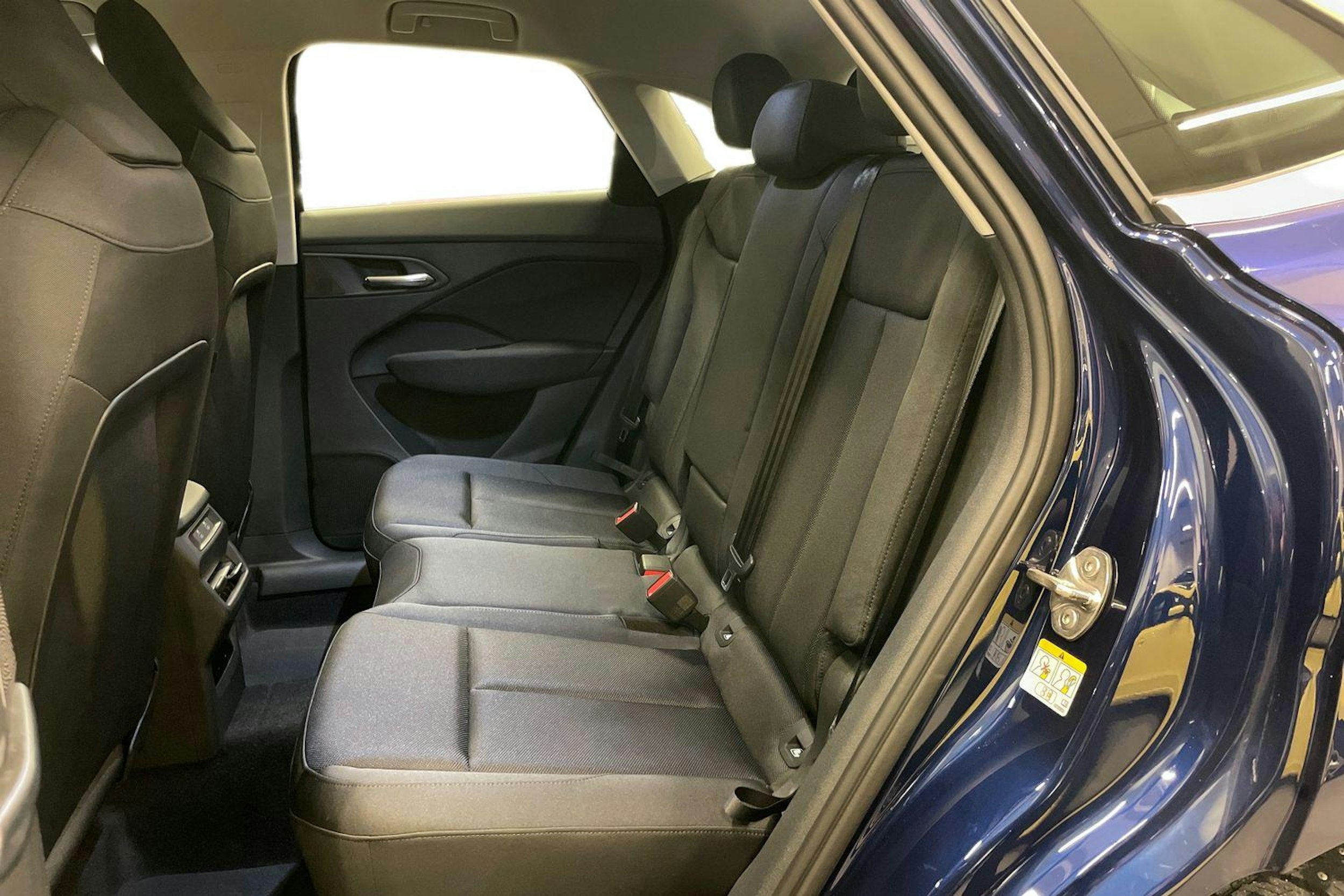 sininen Audi Q3 2025 kuva 8.