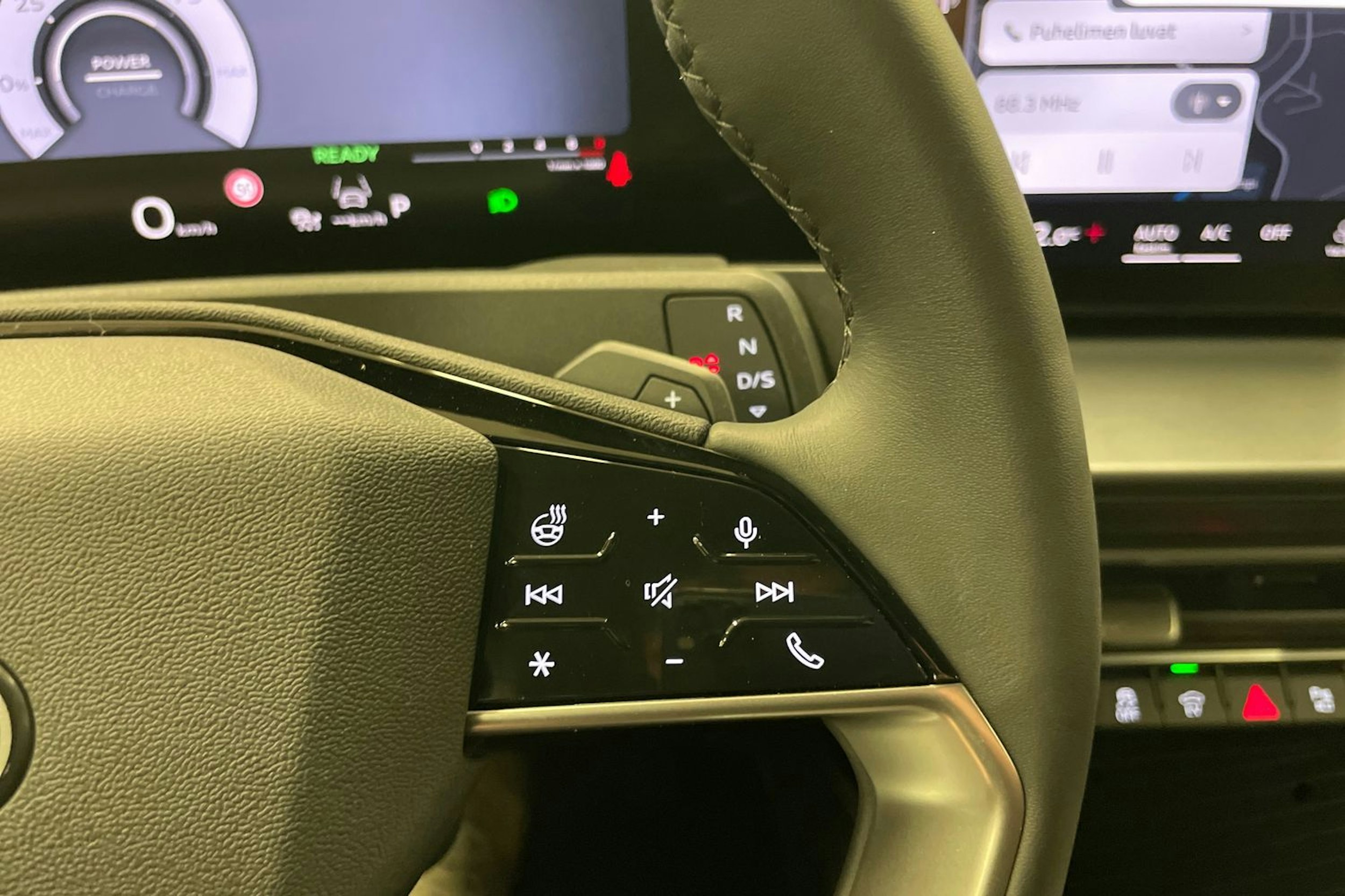 sininen Audi Q3 2025 kuva 14.