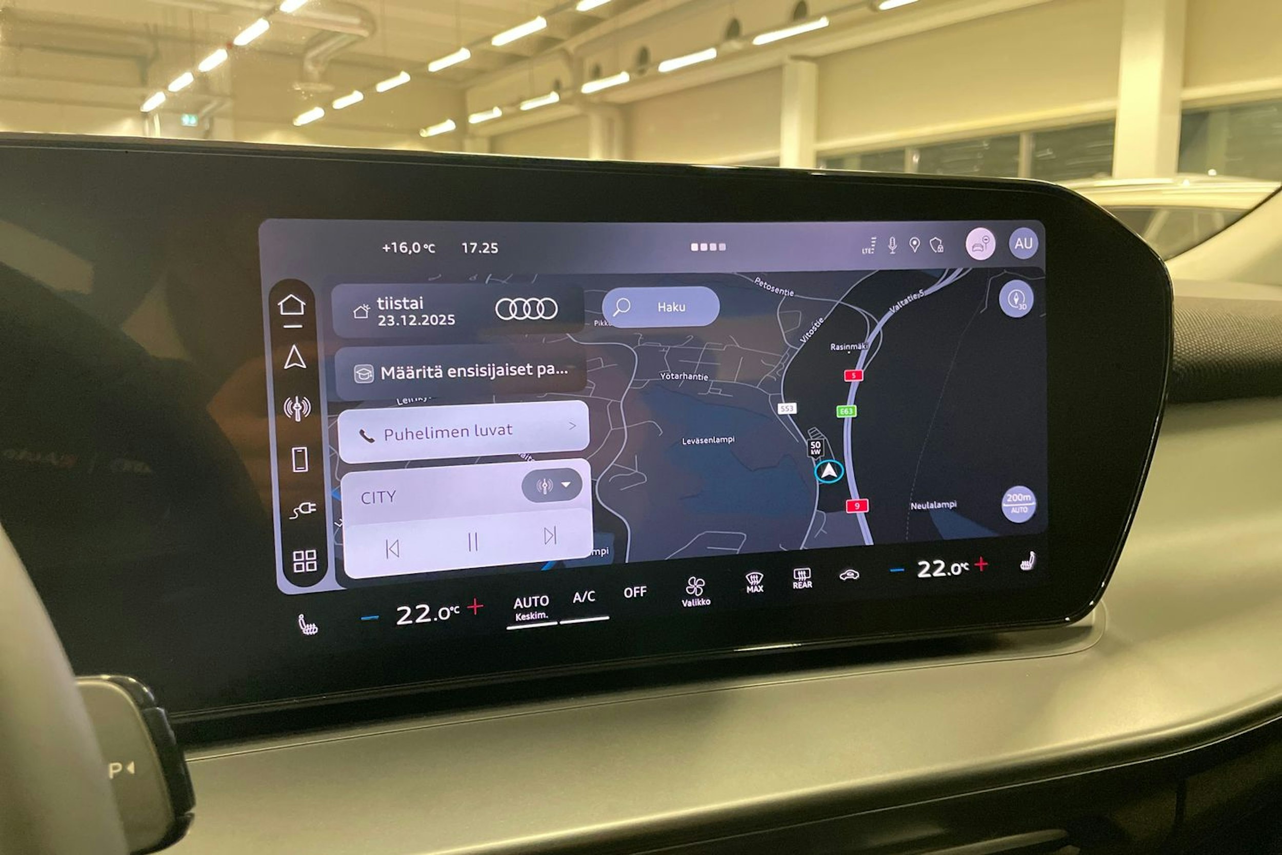 sininen Audi Q3 2025 kuva 15.