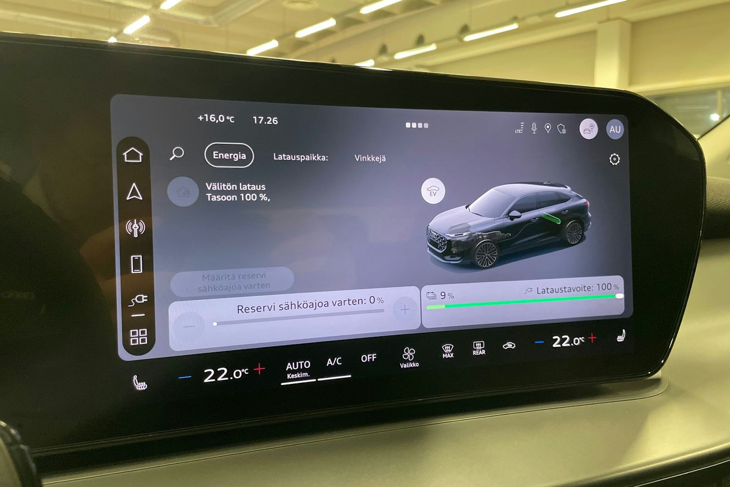 sininen Audi Q3 2025 kuva 17.