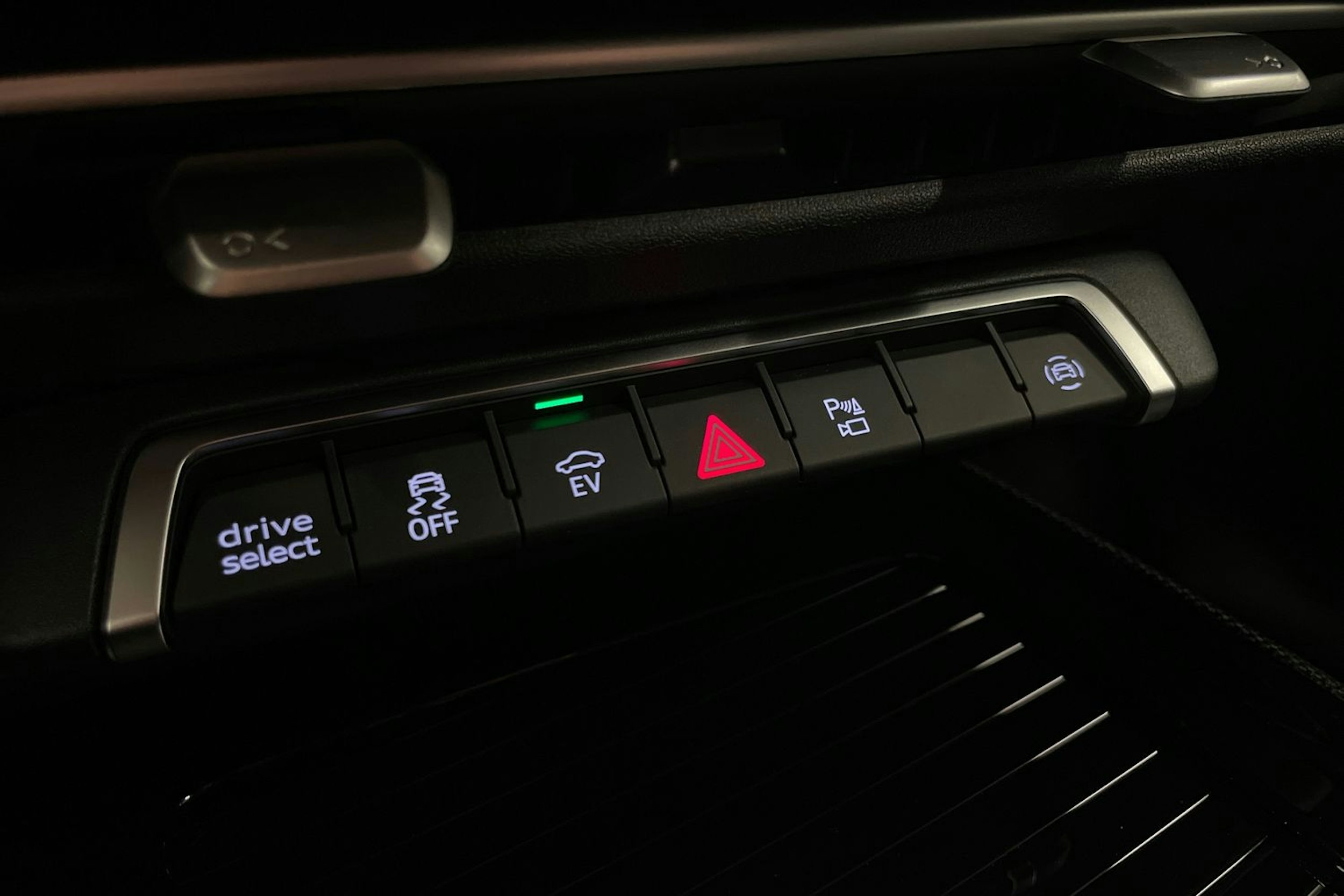 sininen Audi Q3 2025 kuva 19.