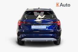 navarra sininen Audi Q3 2026 kuva 3.