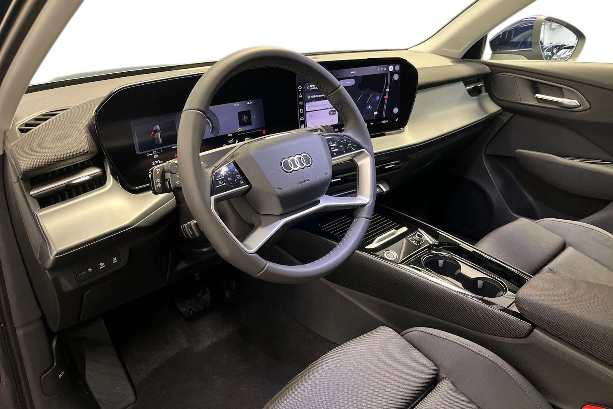 navarra sininen Audi Q3 2026 kuva 6.