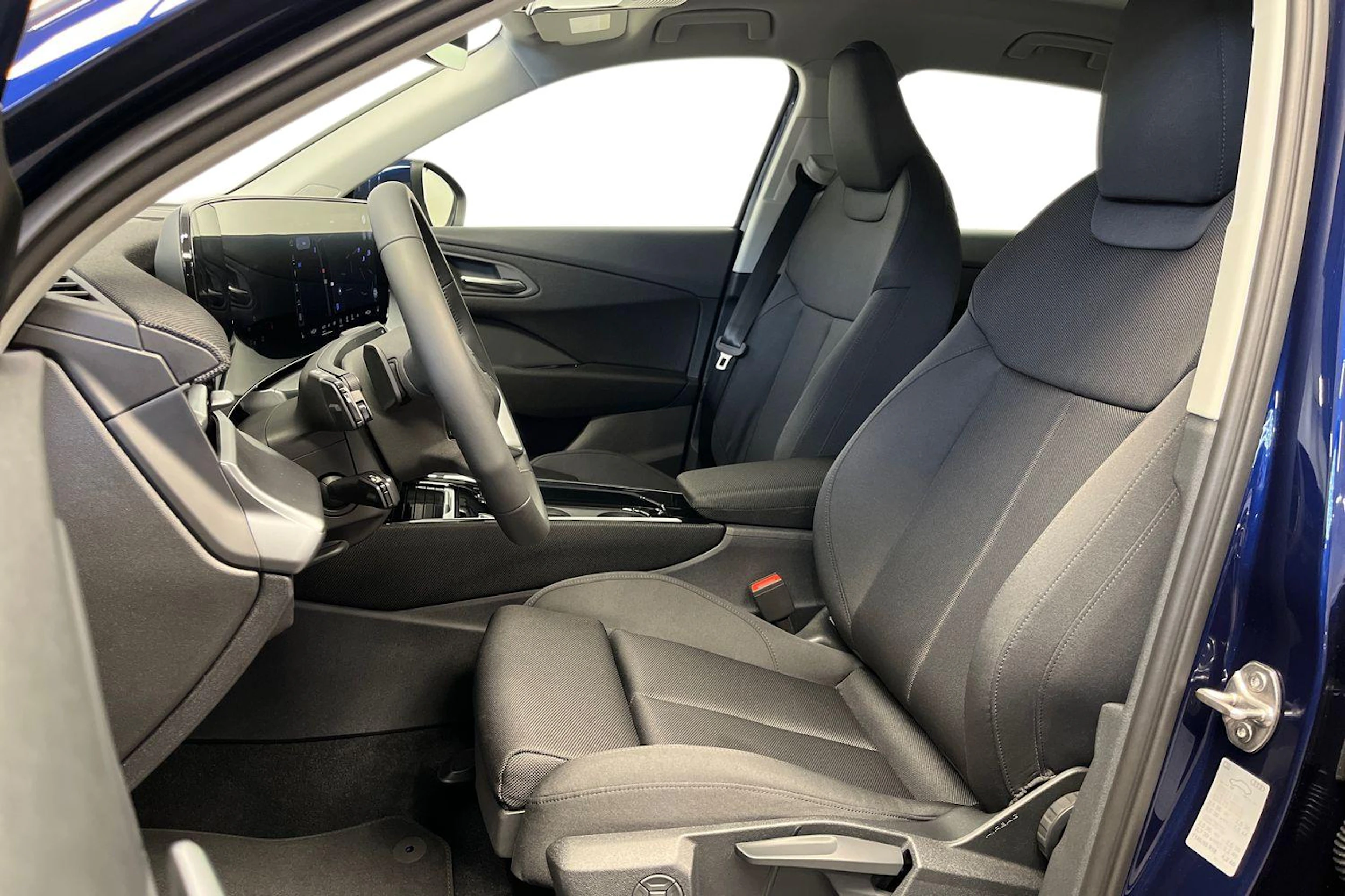 navarra sininen Audi Q3 2026 kuva 7.