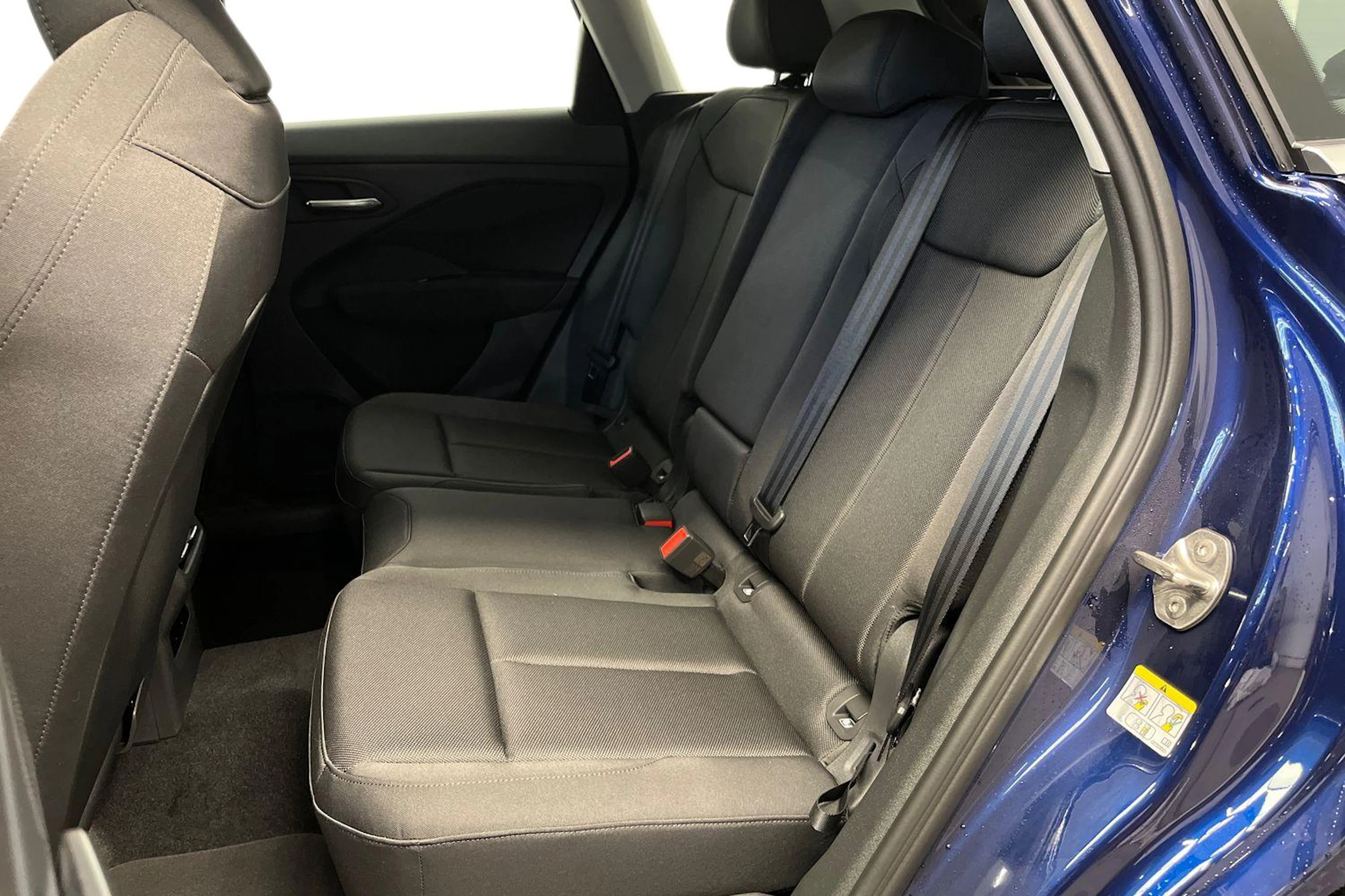 navarra sininen Audi Q3 2026 kuva 8.