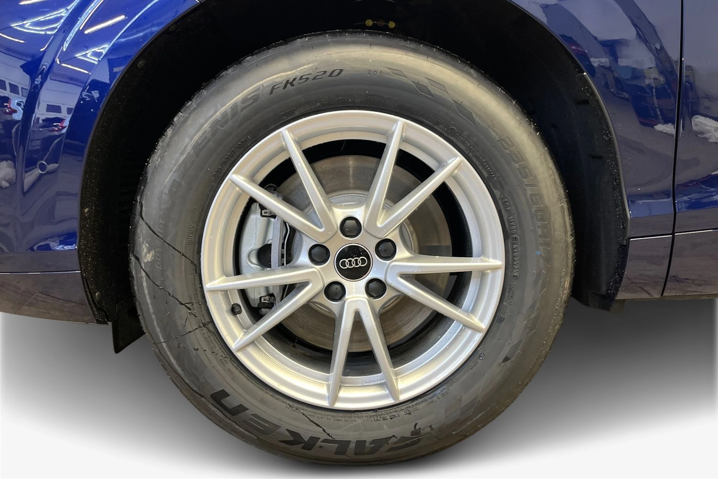 navarra sininen Audi Q3 2026 kuva 9.