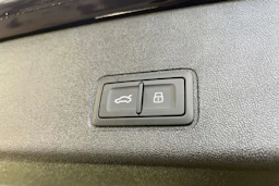 navarra sininen Audi Q3 2026 kuva 12.