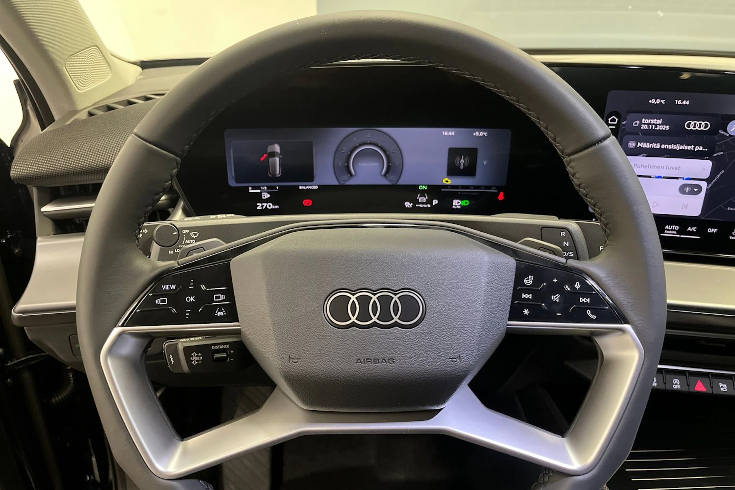 navarra sininen Audi Q3 2026 kuva 16.