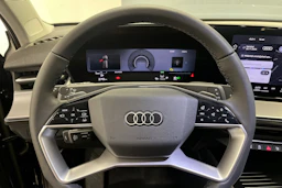 navarra sininen Audi Q3 2026 kuva 16.